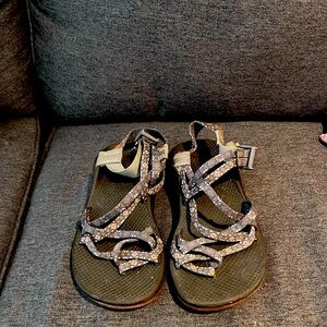 Women’s Chacos Size 7